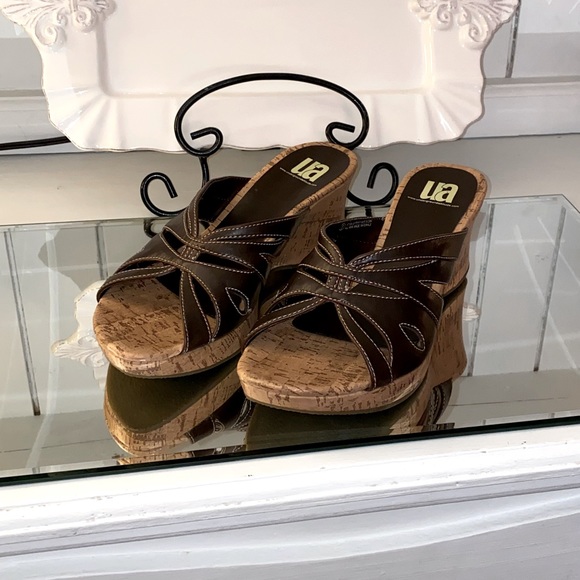 Undergound Attitude Sandals - Picture 3 of 9